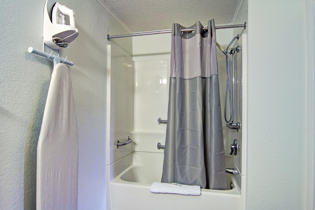 Suburban Studios Mentor - Cleveland Northeast Номер фото